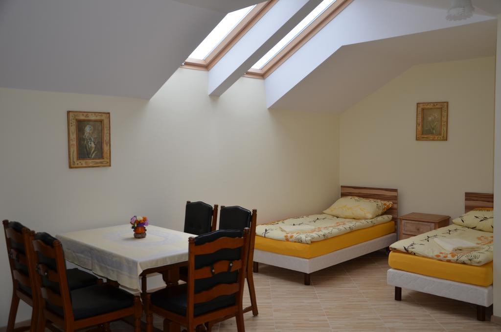 Gosciniec Podkowa Apartman Włodawa Szoba fotó