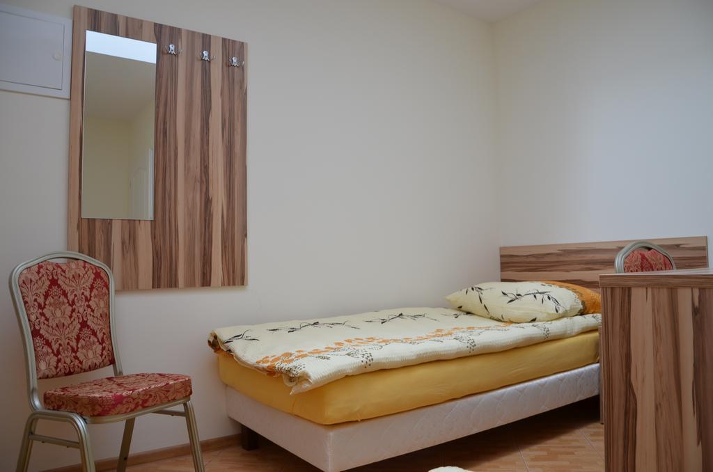 Gosciniec Podkowa Apartman Włodawa Szoba fotó