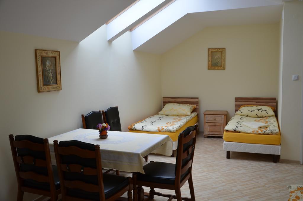 Gosciniec Podkowa Apartman Włodawa Szoba fotó